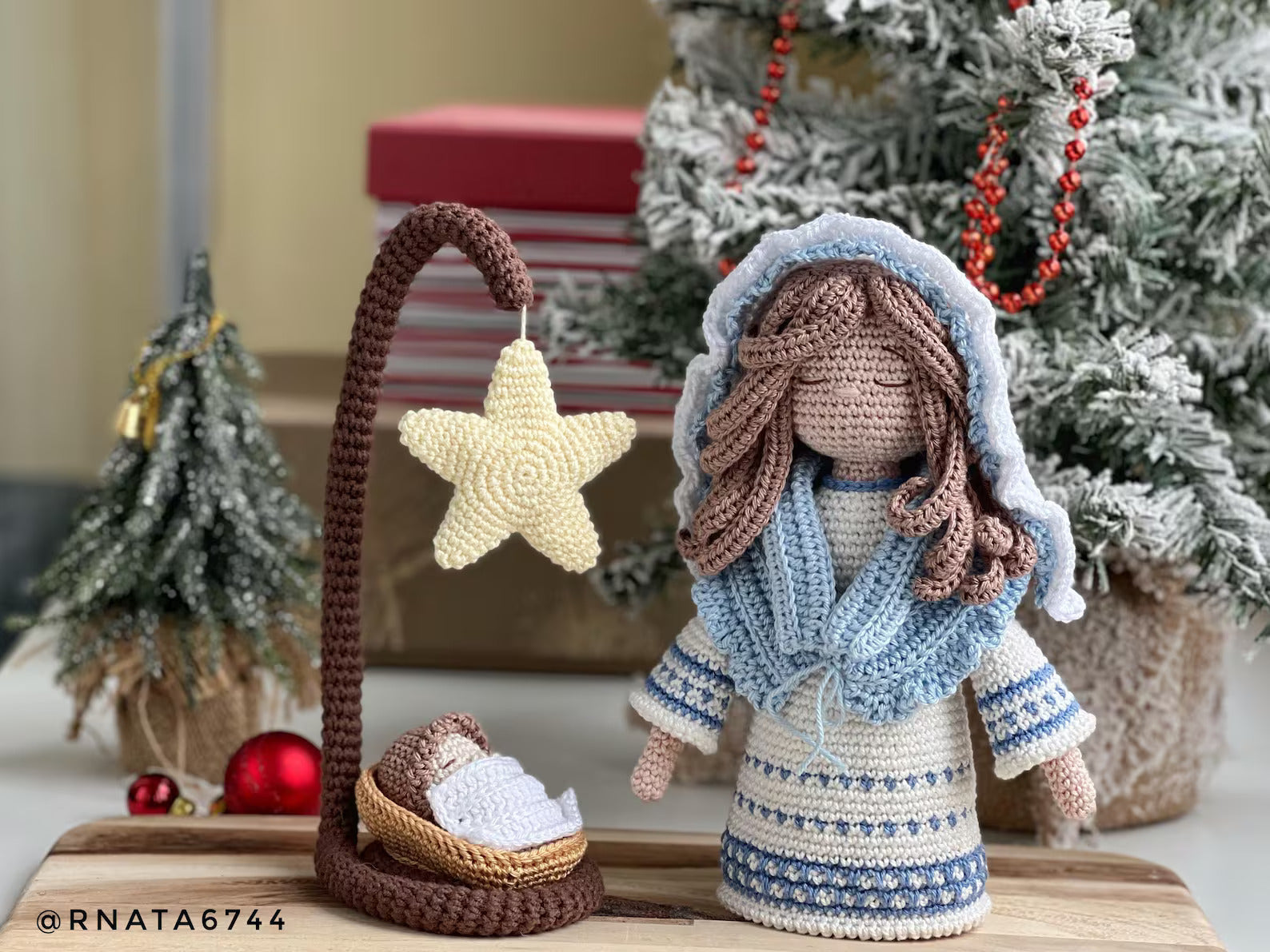 Nativity Scene: Maria, Jesus and Joseph